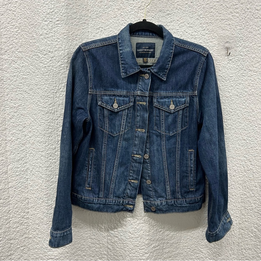 Lucky Brand m women’s blue denim jacket, button’s down in front, long sleeves